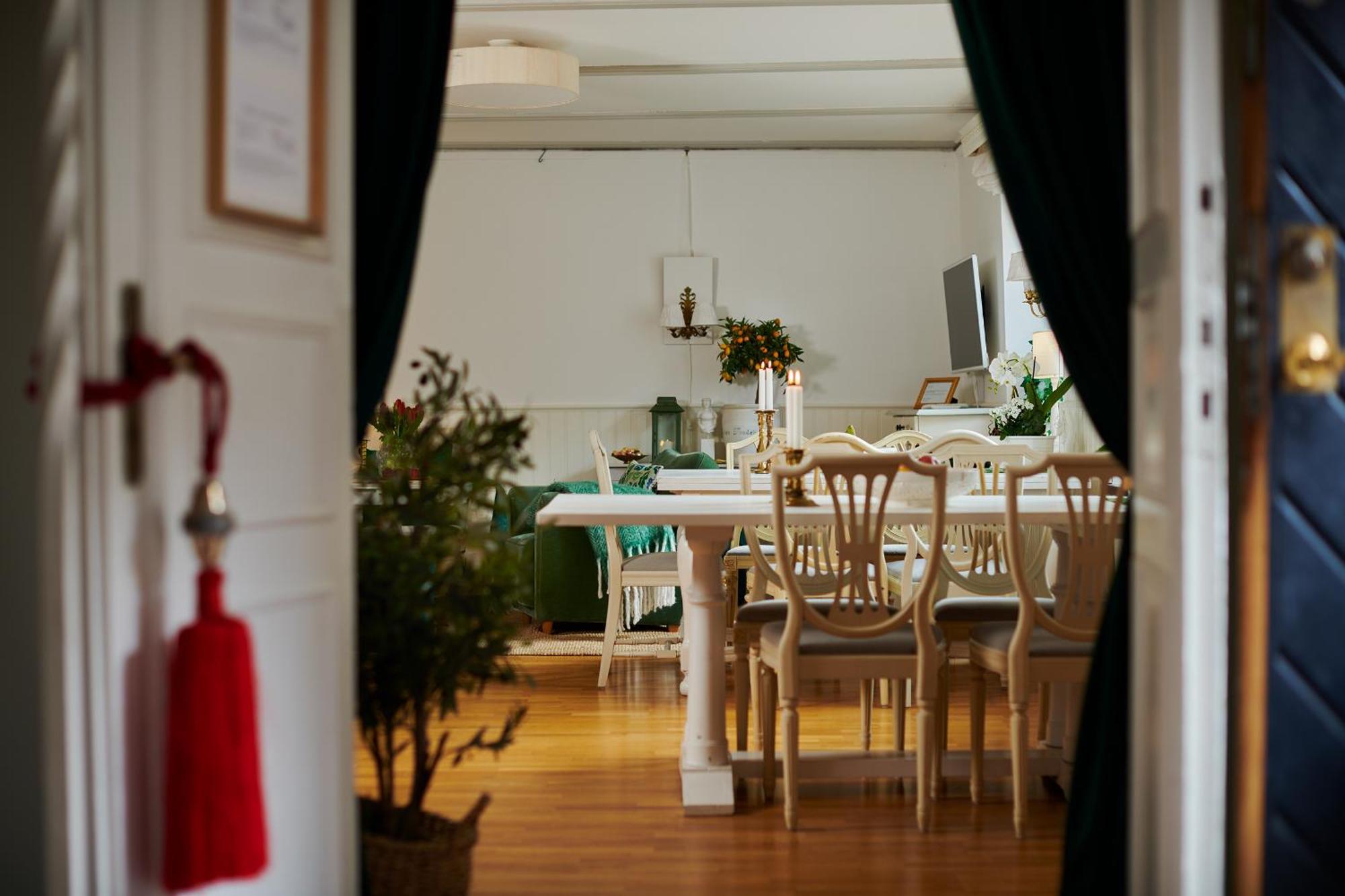Hotell Baeckagarden Ystad Buitenkant foto